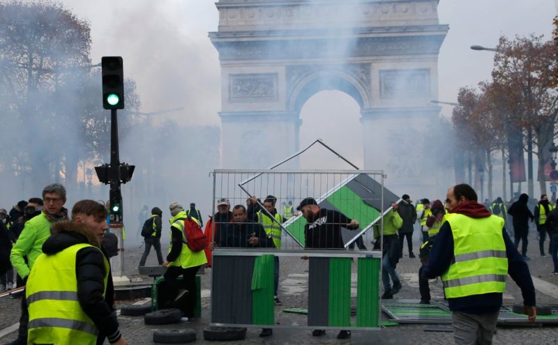 Во Франции идут акции протеста