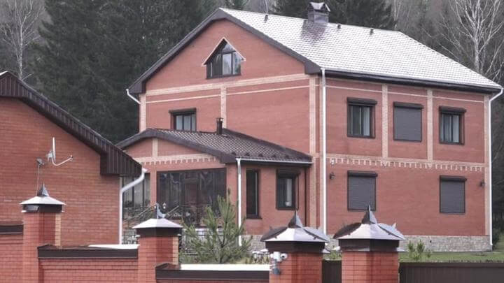 Дом, в котором жил экс-мэр Сергей Лаврентьев